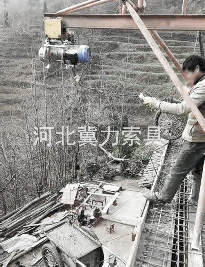 220V1噸多功能提升機(jī)使用中