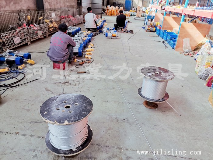 電動(dòng)提升機(jī)鋼絲繩安裝過(guò)程