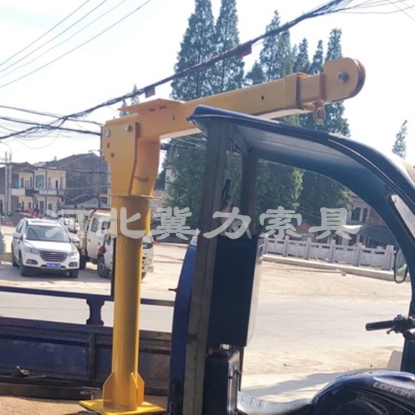 輕型貨車小型電動(dòng)提升機(jī)吊裝瓷磚